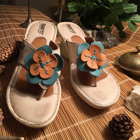 Born ~ Hand-Crafted FootWear Leather Flower Wedge - Picture 8 of 8